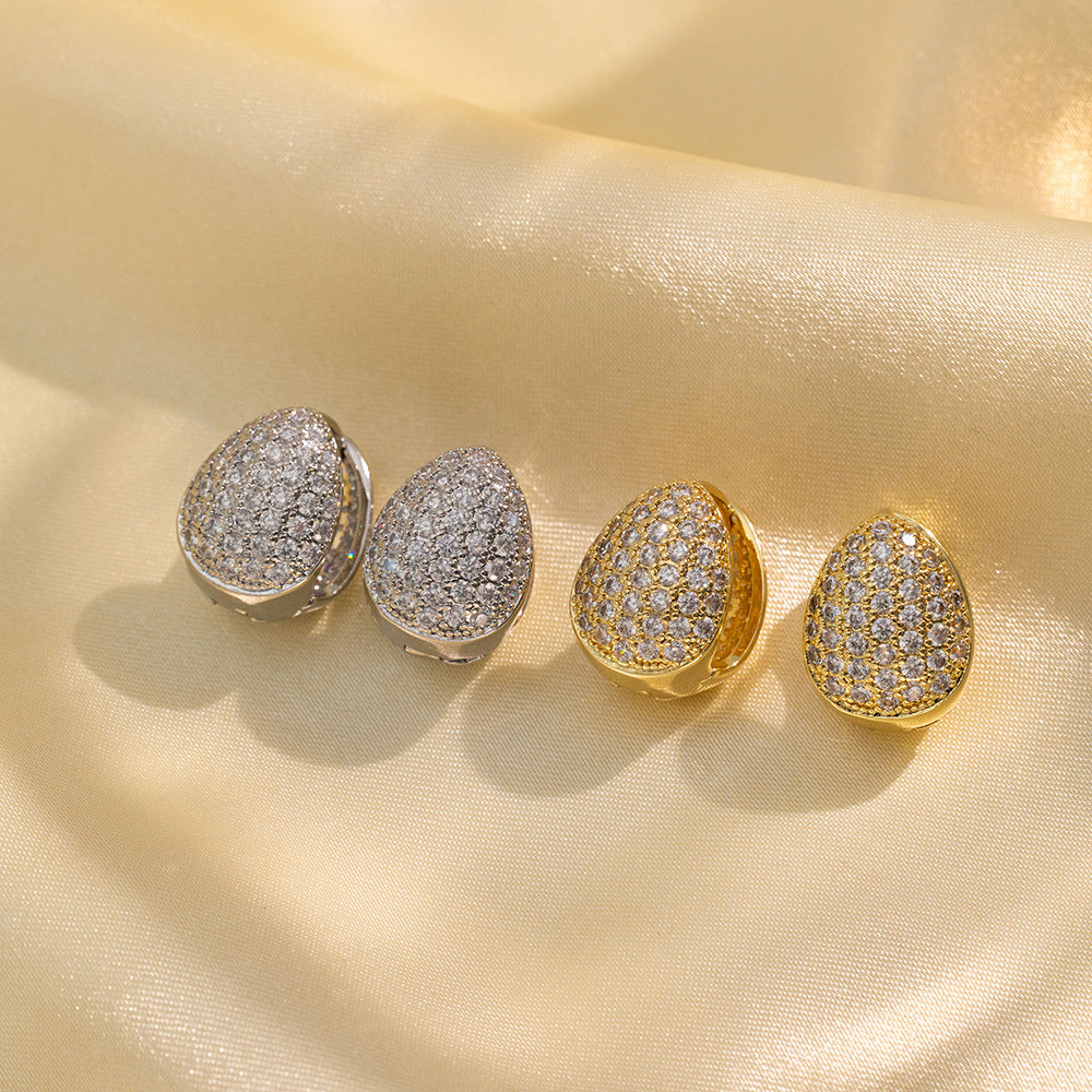 Orecchini da donna minimalisti moderni a forma di cuore in acciaio al titanio con intarsio completo di strass e placcatura in oro