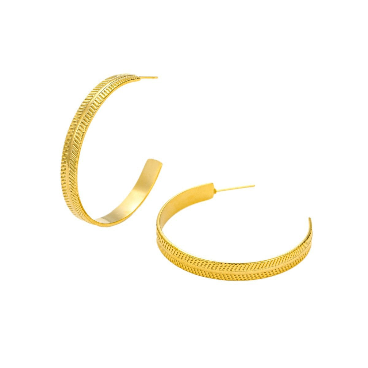 Orecchini a Cerchio da Donna a C in Acciaio Inossidabile Placcato Oro 18K con Texture Geometrica, Stile Vintage