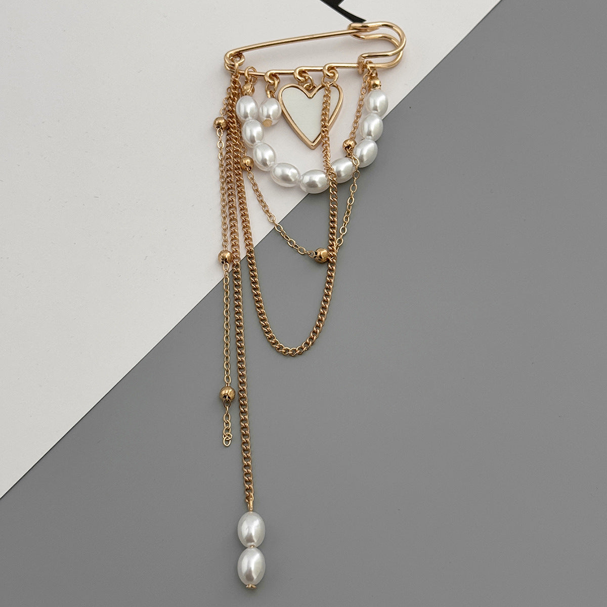 Elegant Imitation Pearl Heart Brooch Pin with Chain for Women
