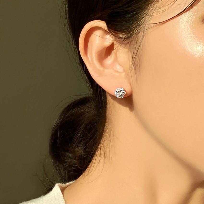 Orecchini a perno con zirconi cubici a goccia placcati oro bianco in argento sterling 925, eleganti e minimalisti