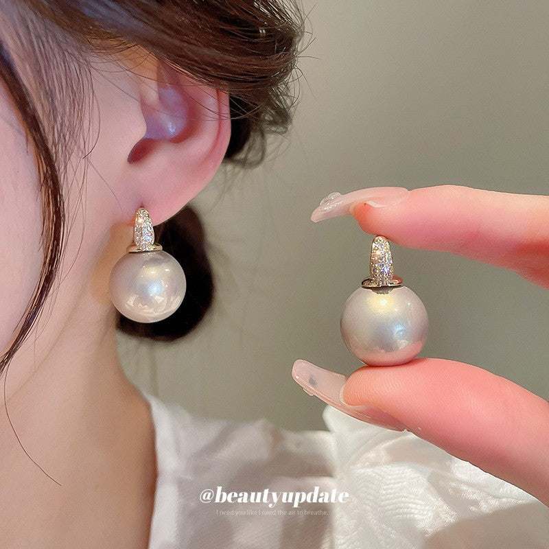 Orecchini da donna vintage eleganti a forma di stella geometrica con perle simulate e zirconi, perni in acciaio placcato