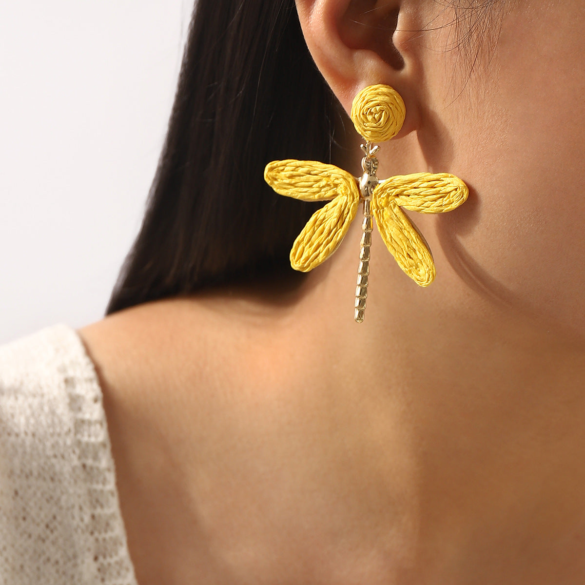 Vacation Style Handwoven Raffia Dragonfly Earrings for Women Alloy and Raffia Lightweight Bohemian-Inspired Fashion Earrings