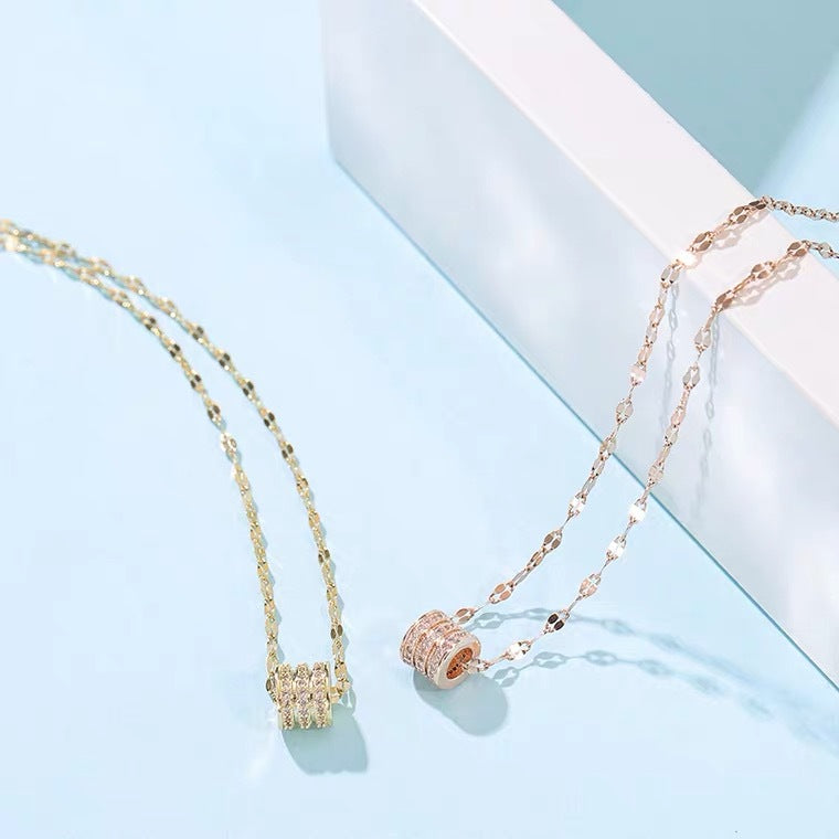 Collana Minimalista da Donna Placcata in Acciaio al Titanio con Strass a Forma di Vita