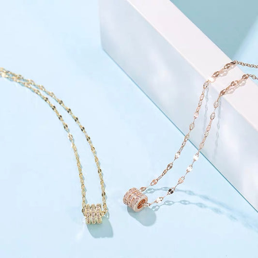 Collar minimalista con forma de cintura de acero de titanio chapado con detalles de diamantes de imitación para mujer