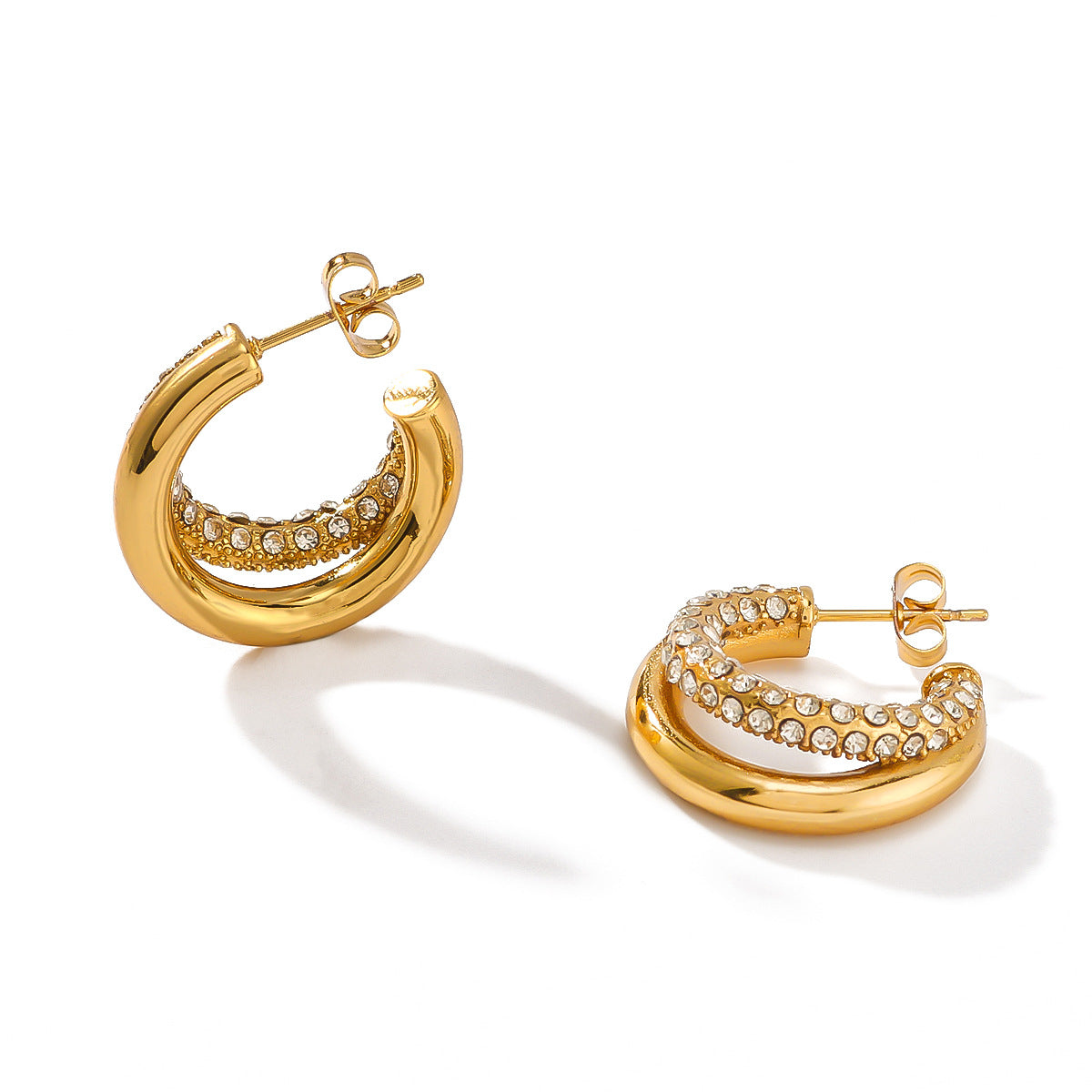 Aretes minimalistas de acero de titanio geométricos con baño de oro de 18 quilates y detalles de diamantes de imitación para mujer