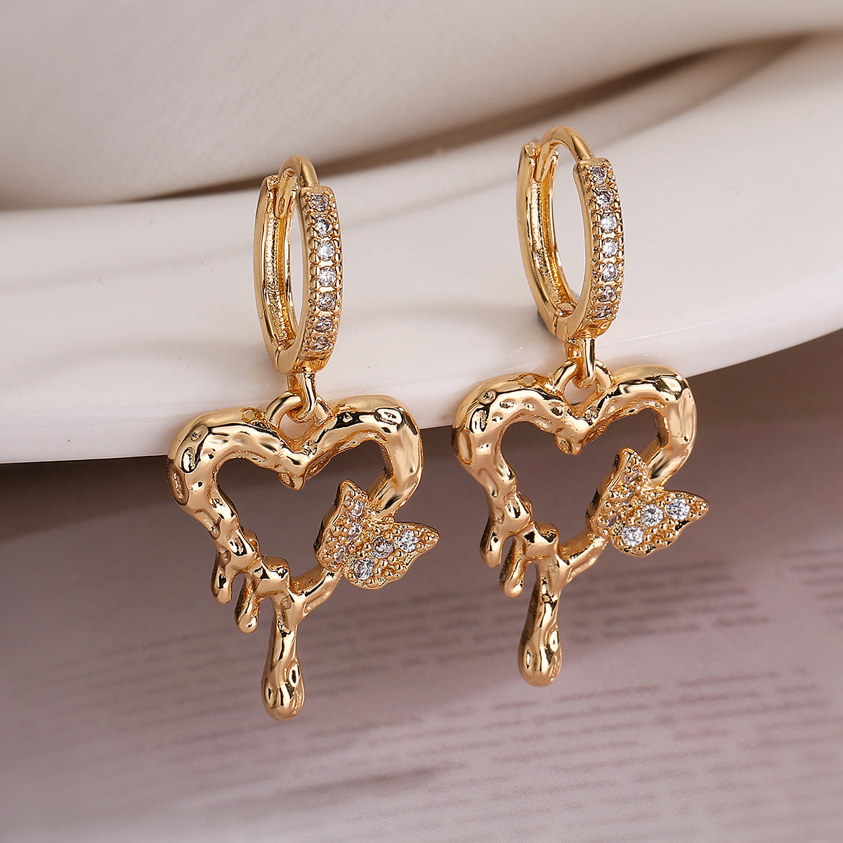 Orecchini Minimalisti a Farfalla in Rame Placcati Oro 18K da Donna