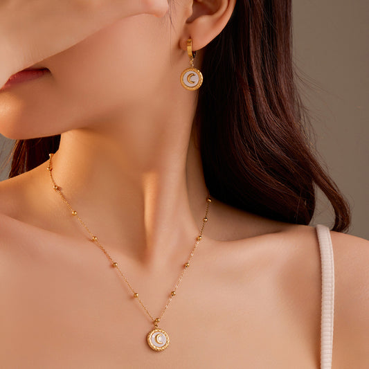 Collana da donna vintage in acciaio inossidabile placcato oro 18K con ciondolo a conchiglia a luna
