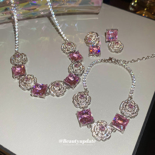 Set di collana e bracciale da donna con ciondolo quadrato a fiore in zircone stile lusso, con catena in rame e intarsio di strass