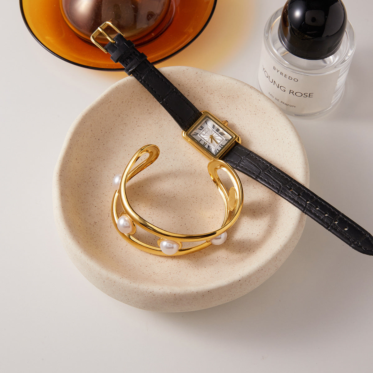 Bracciale Minimalista in Acciaio al Titanio con Placcatura in Oro 18K, Design a Forma Irregolare, Accessorio di Moda Leggero