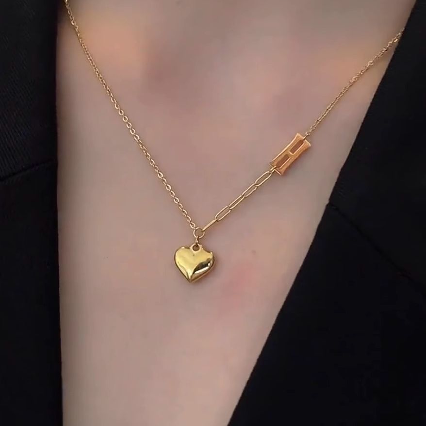 Minimalist 18K Gold Plated Heart Pendant Necklace for Women, Titanium Steel Clavicle Chain