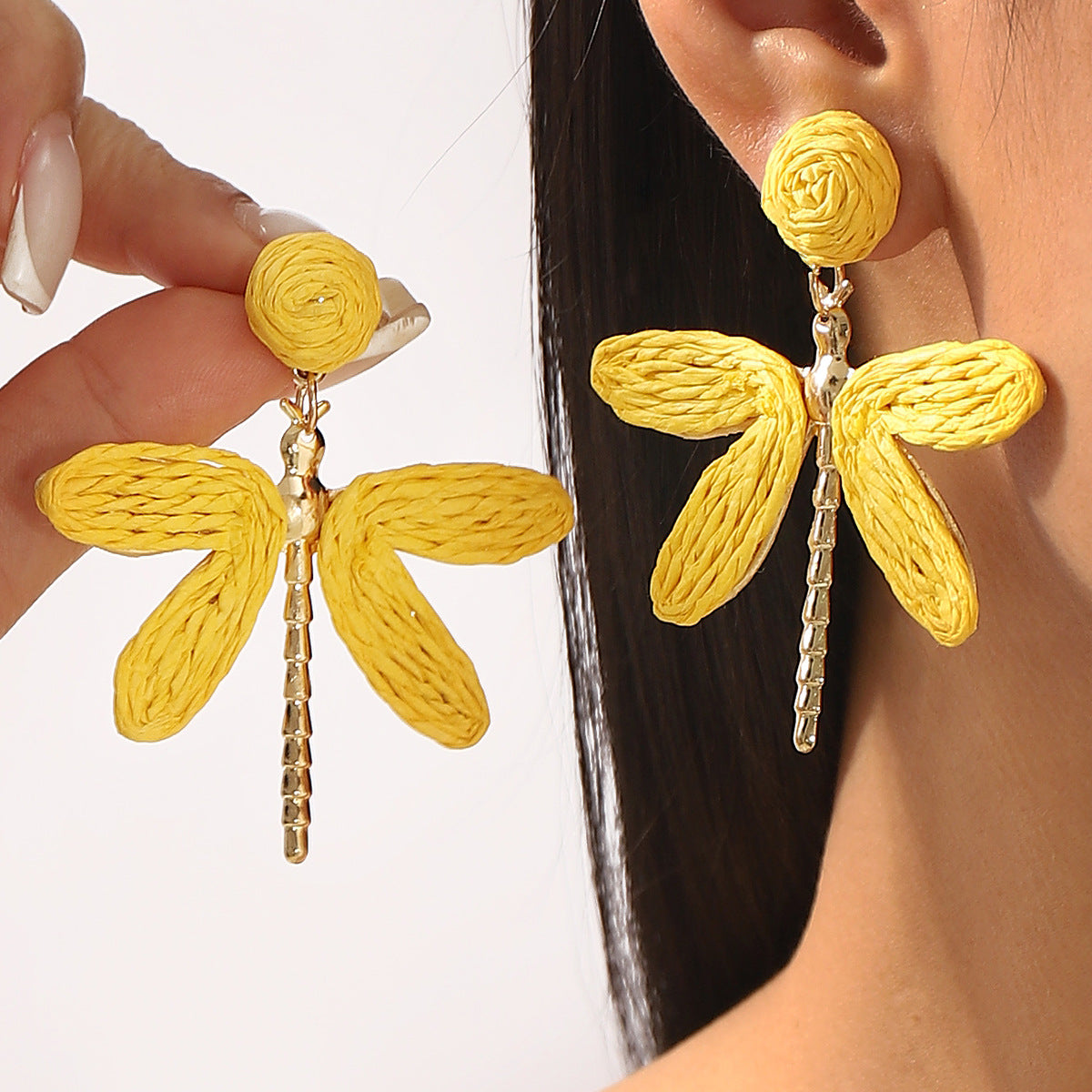 Vacation Style Handwoven Raffia Dragonfly Earrings for Women Alloy and Raffia Lightweight Bohemian-Inspired Fashion Earrings