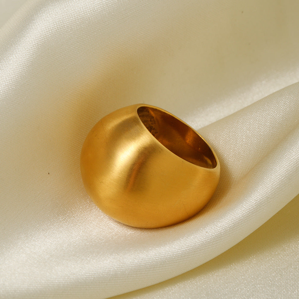Anello da donna minimalista geometrico in acciaio inossidabile opaco spazzolato con placcatura in oro 18 carati