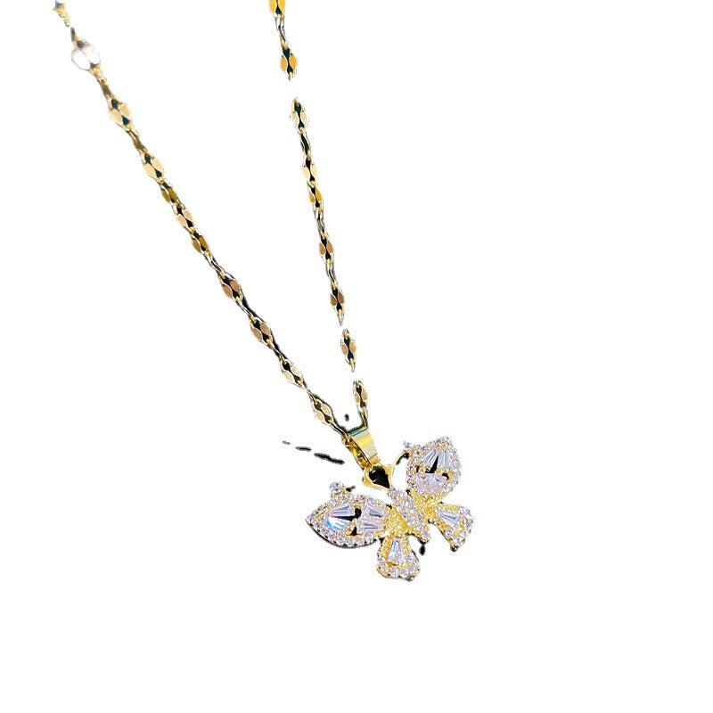 Collana pendente a farfalla minimalista in acciaio al titanio da donna con intarsio in strass e delicata catena clavicola