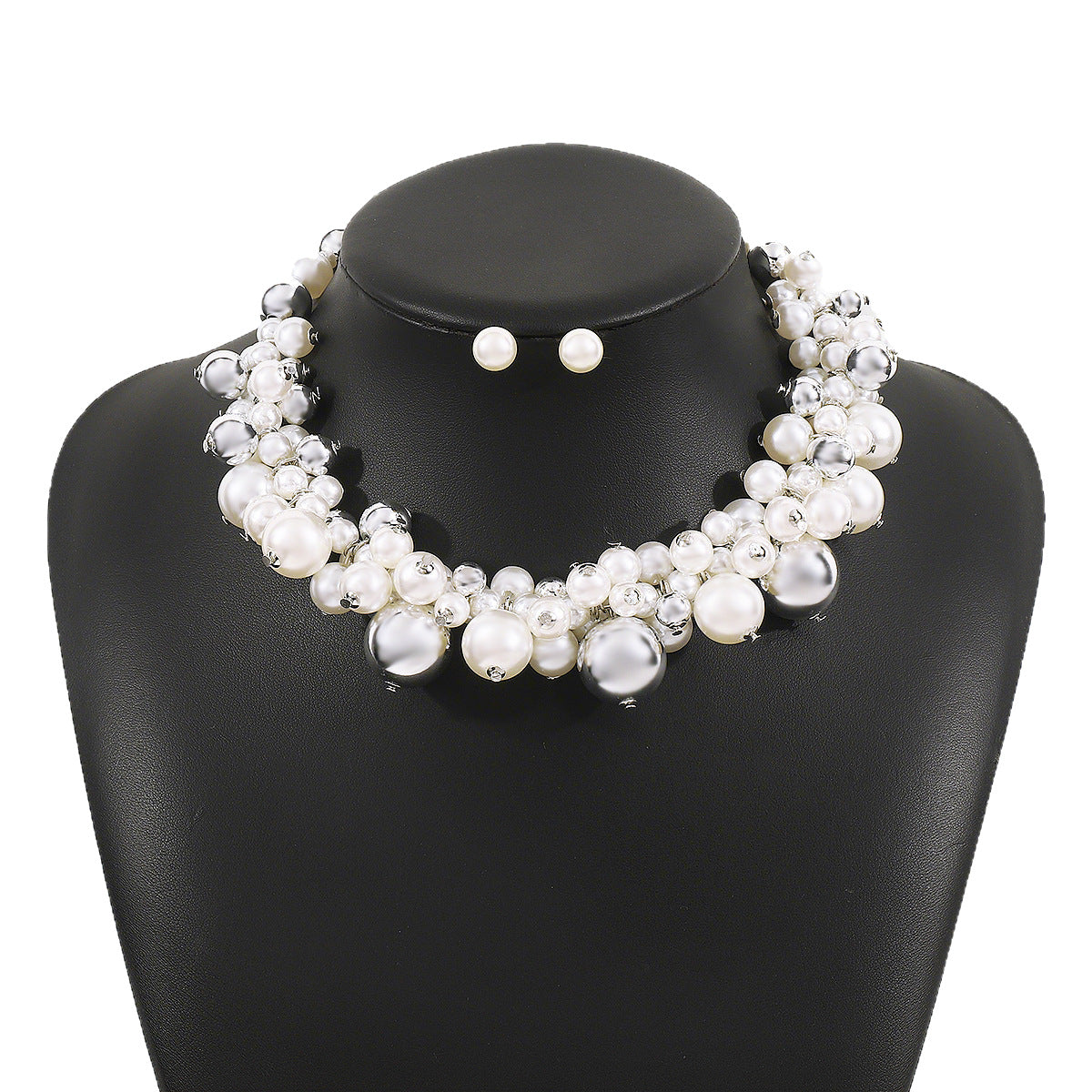 Set collana girocollo corto di perle in elegante stile lussuoso con orecchini abbinati a perno da donna