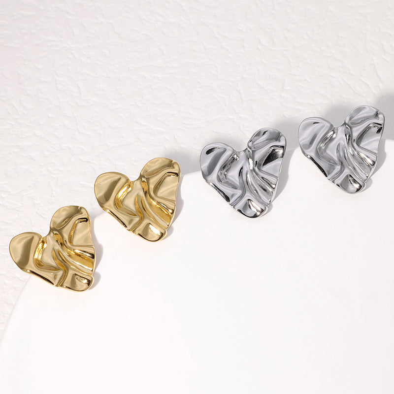 Orecchini a perno minimalisti a forma di cuore in acciaio al titanio placcato, da donna