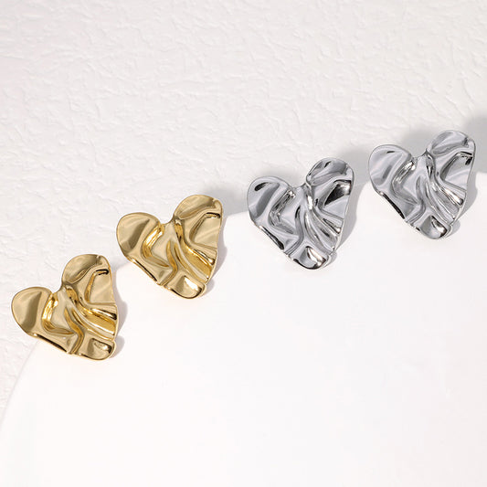 Orecchini a perno minimalisti a forma di cuore in acciaio al titanio placcato, da donna