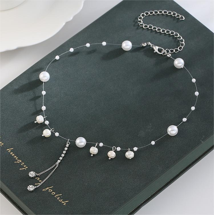 Collana Pendente Geometrica Minimalista da Donna in Acciaio al Titanio con Intarsi di Strass e Finitura Placcata, Elegante Collana a Catena per Clavicole