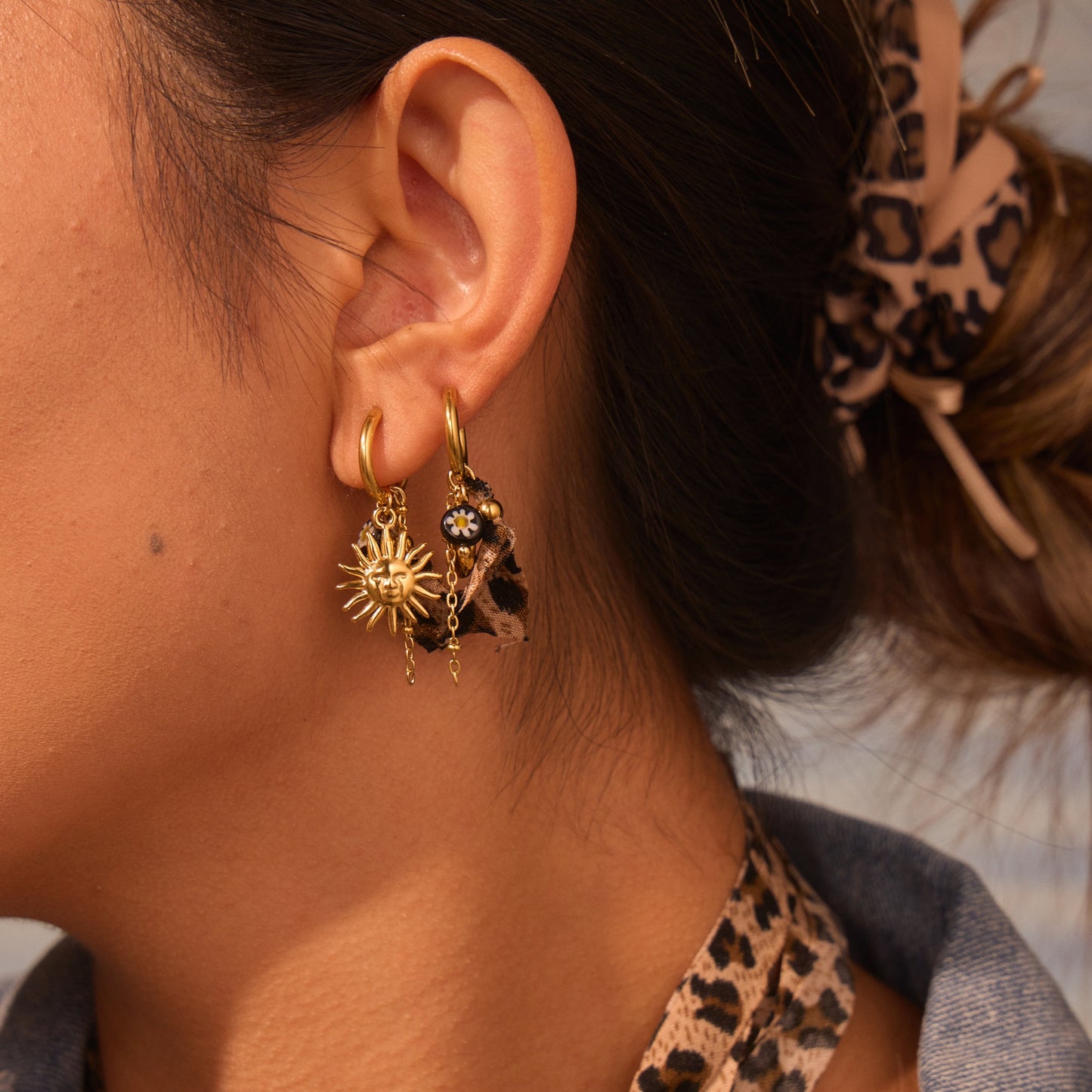 Orecchini da donna in acciaio inossidabile con ciondolo a cuore e sole con stampa leopardata alla moda e finitura galvanica