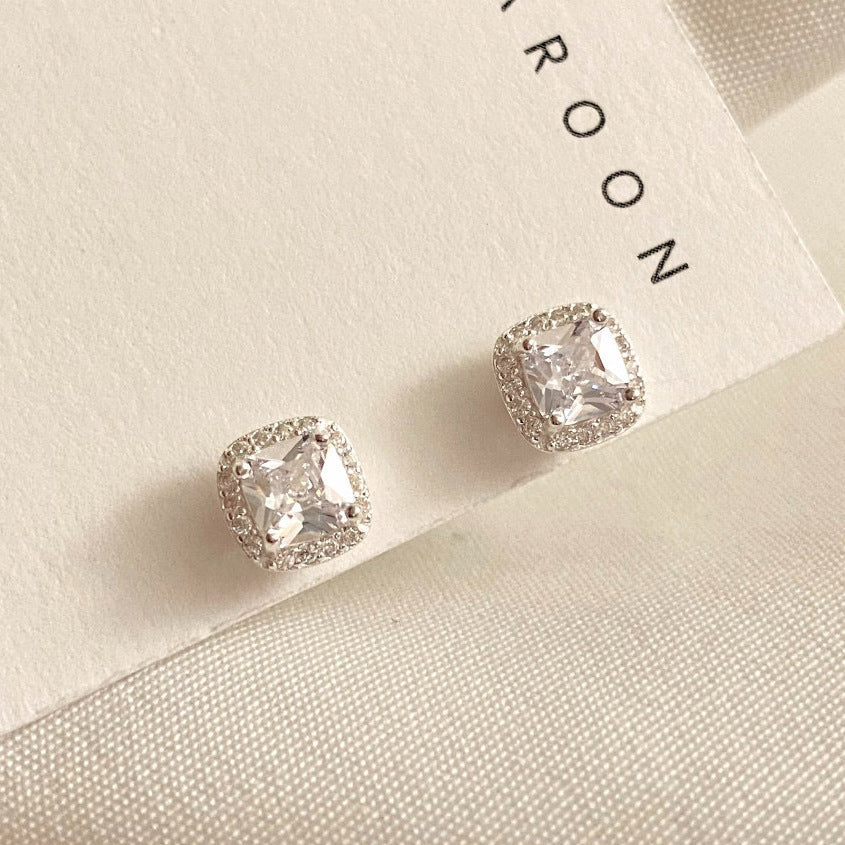 Pendientes Minimalistas de Zirconia Cuadrada Estilo Coreano en Plata de Ley 925 con Baño de Oro/Plata