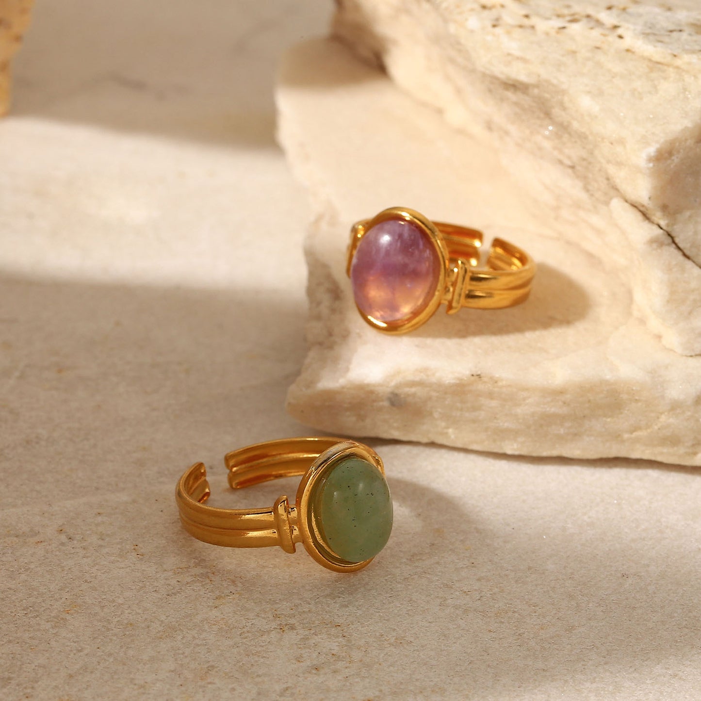 Anillo de Acero Inoxidable Estilo Ins Geométrico con Baño de Oro de 18K y Acento de Piedra Semipreciosa Ovalada Verde Púrpura para Mujer