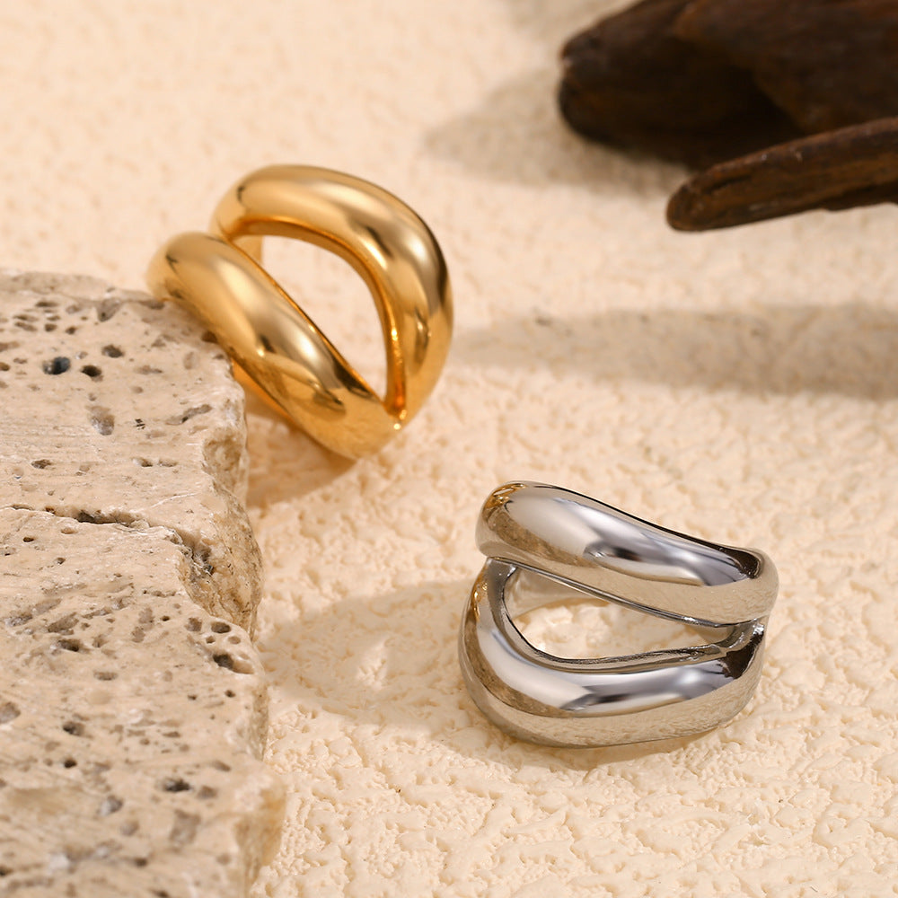 Anillo minimalista de acero inoxidable chapado en oro de 18 quilates con diseño de labios geométricos para mujer