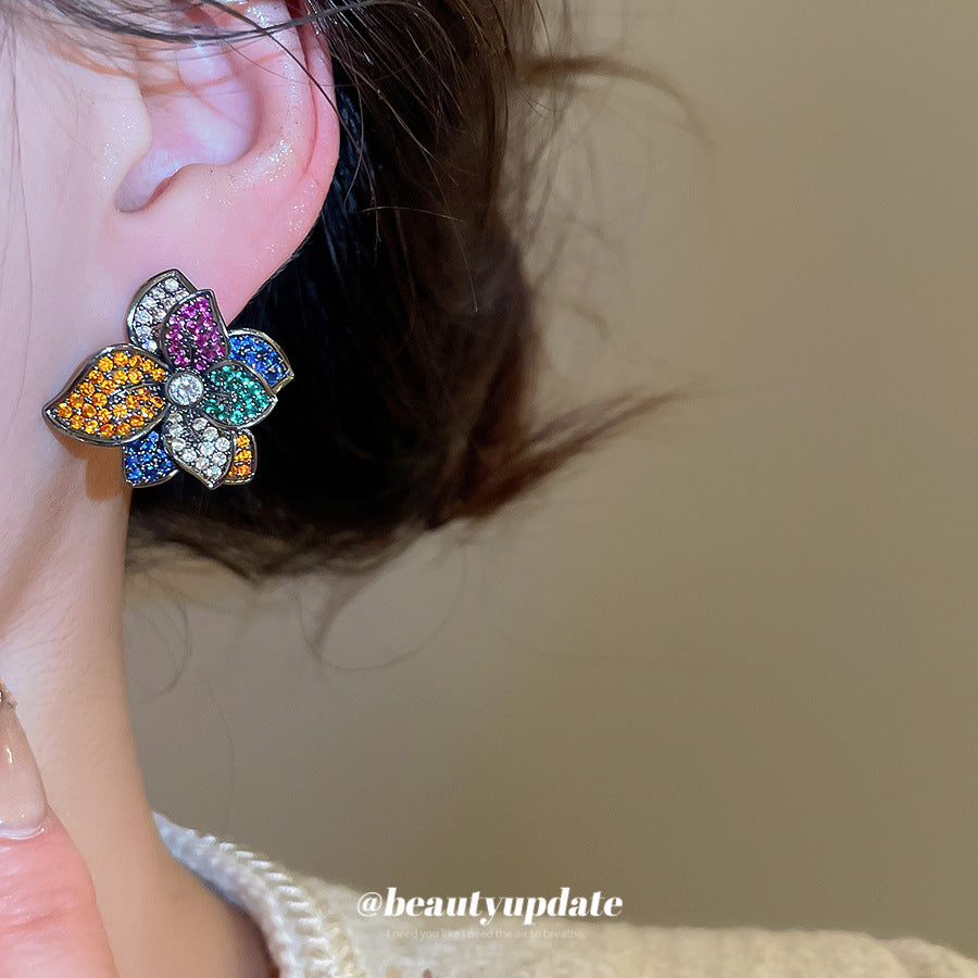 Pendientes florales vintage con incrustaciones de circonita en latón y acero inoxidable para mujer