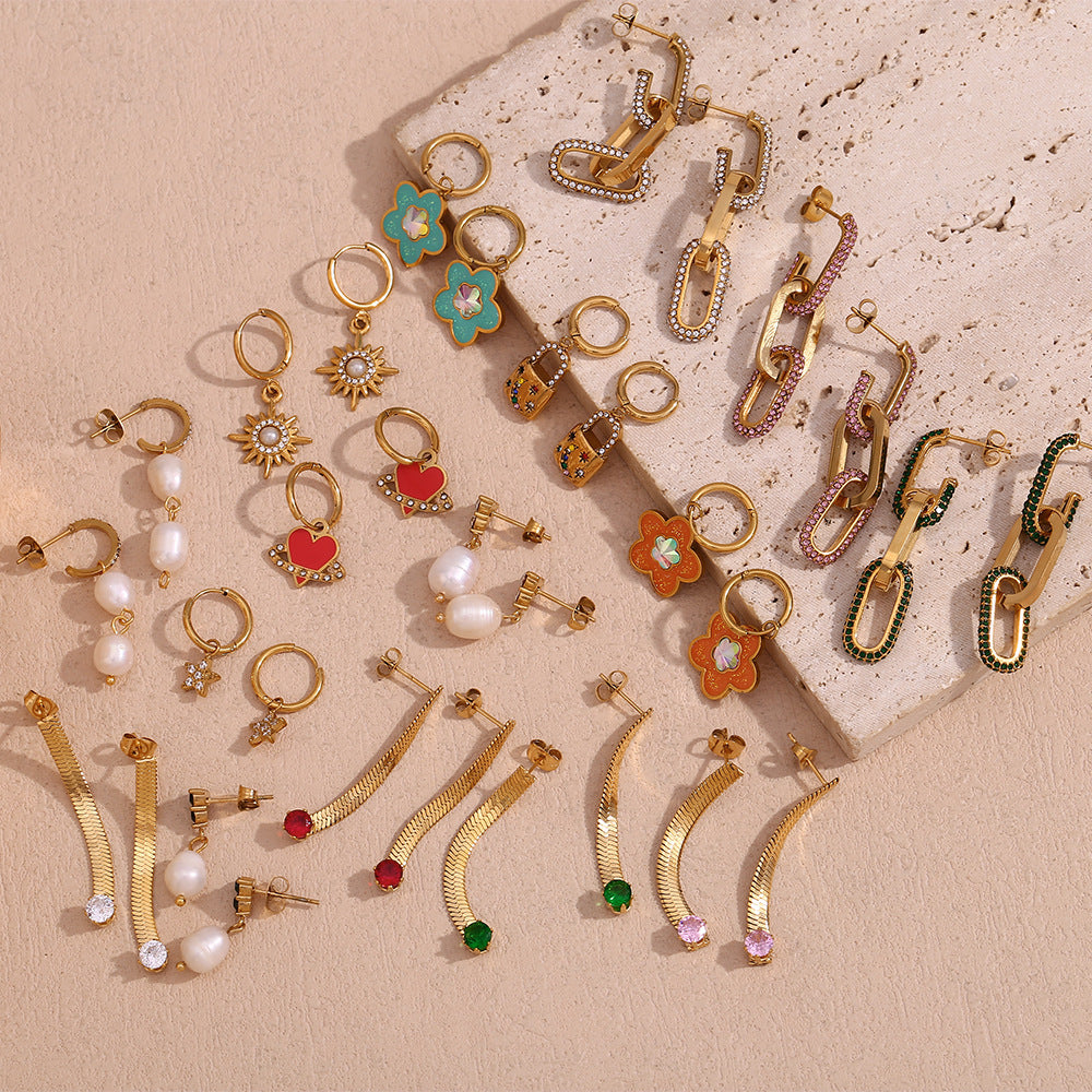 Orecchini a perno minimalistici a stella a cinque punte da donna in acciaio inossidabile con placcatura in oro 18 carati e finitura smaltata