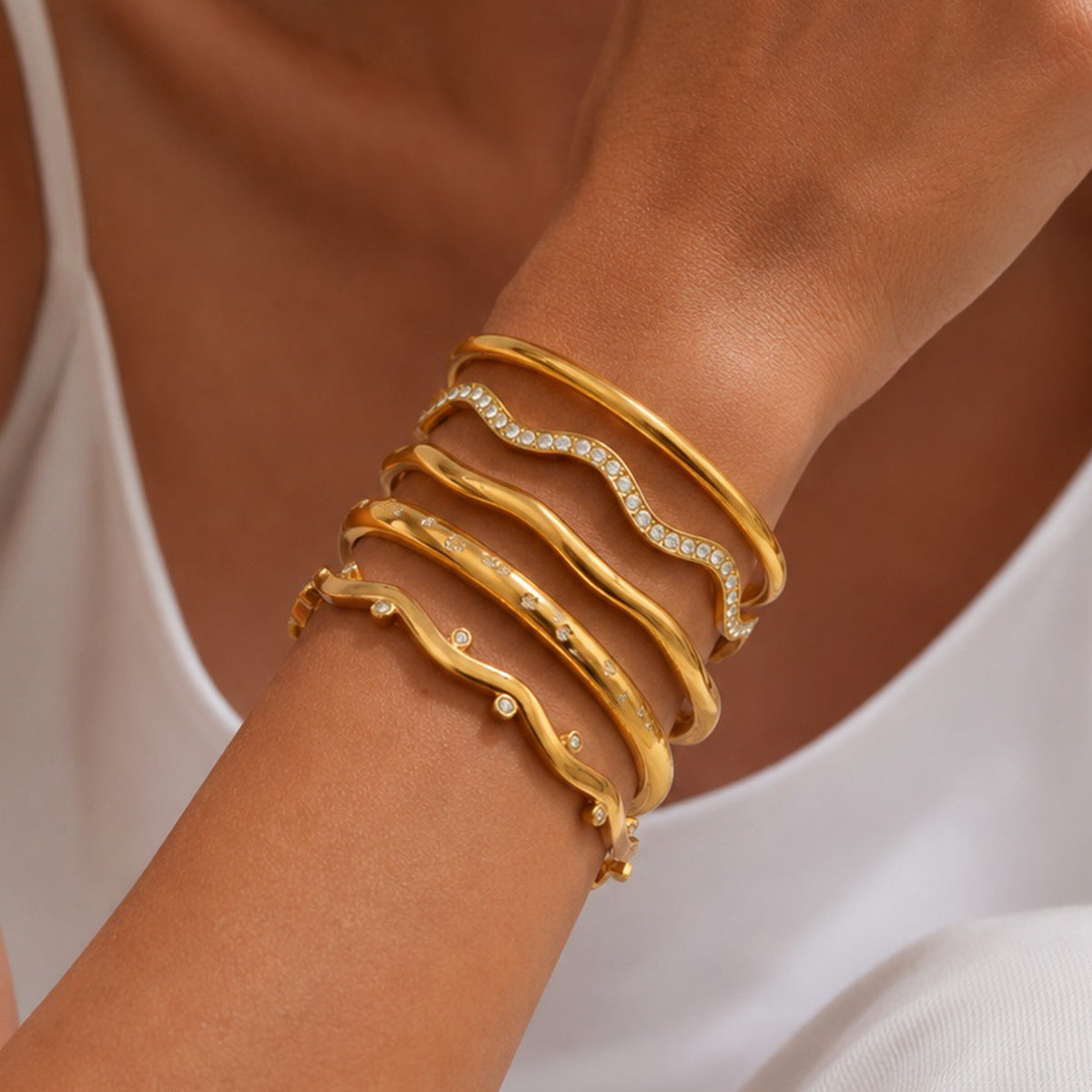18K Gold Plated Stainless Steel Geometric Round Rhinestone Inlay Spring Bangle Bracelet
