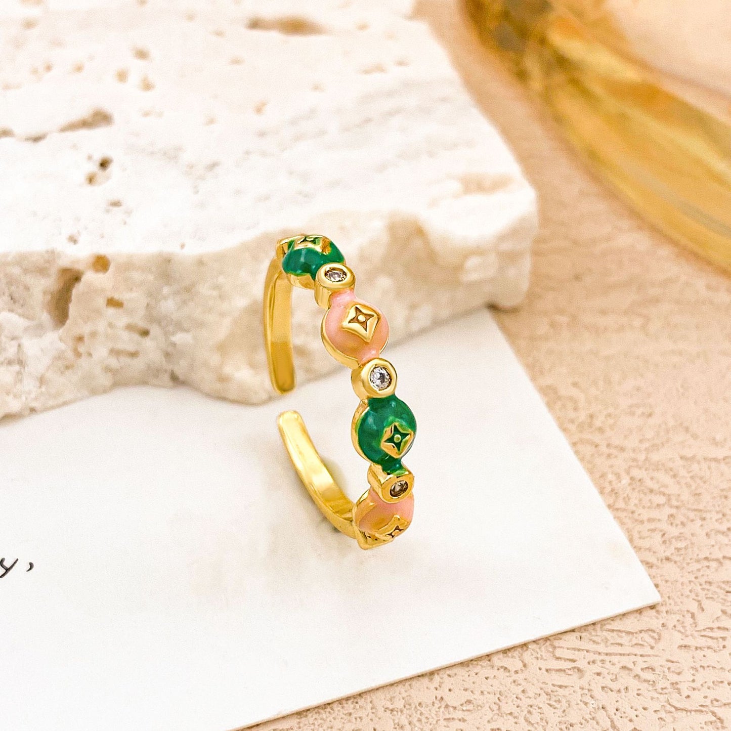 Anello in lega placcato oro con fiori a goccia smaltati per donna
