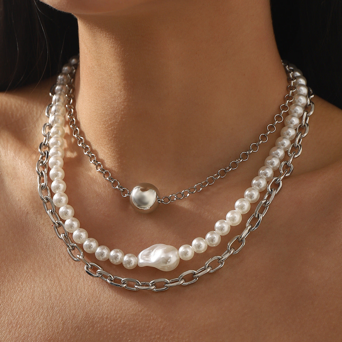 Collar de aleación minimalista con perlas y diseño geométrico, acabado chapado para mujer
