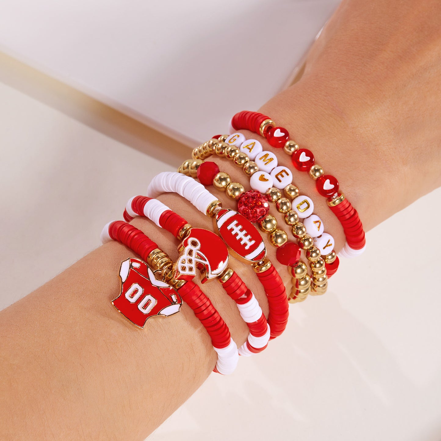 Pulsera unisex de goma con cuentas acrílicas y dijes de números con temática de fútbol para el día del partido o como regalo para mamá deportista