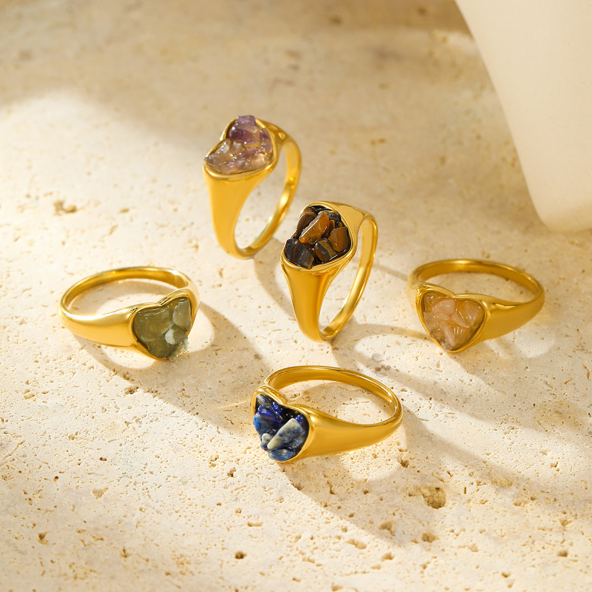 Anillo elegante minimalista de acero inoxidable en forma de corazón con incrustaciones de piedra natural para mujer