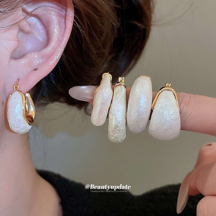 Gold Plated Geometric Pearl Stud Earrings for Women Vintage Elegant Minimalist Everyday Luxury Ear Jewelry