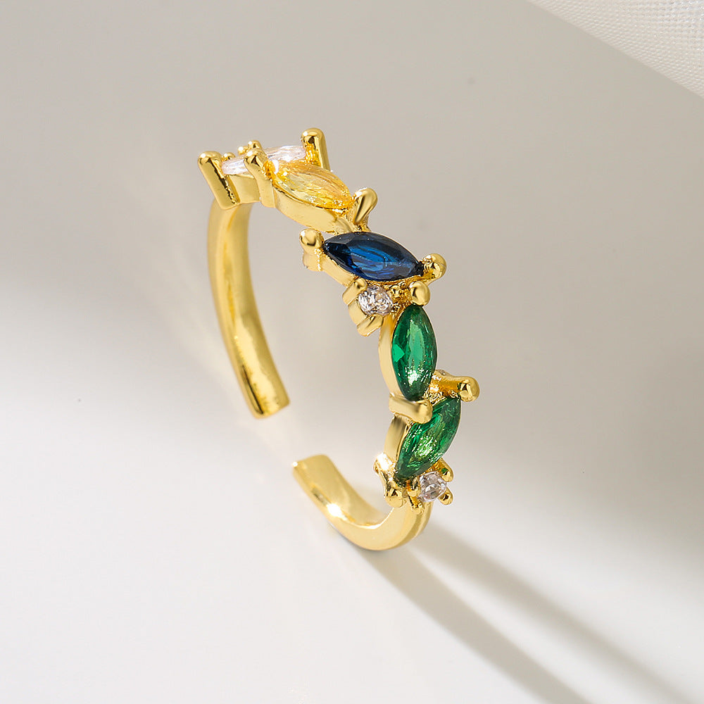 Anello Aperto Geometrico Minimalista da Donna Realizzato in Ottone con Placcatura in Oro 18K e Intarsio in Zirconi