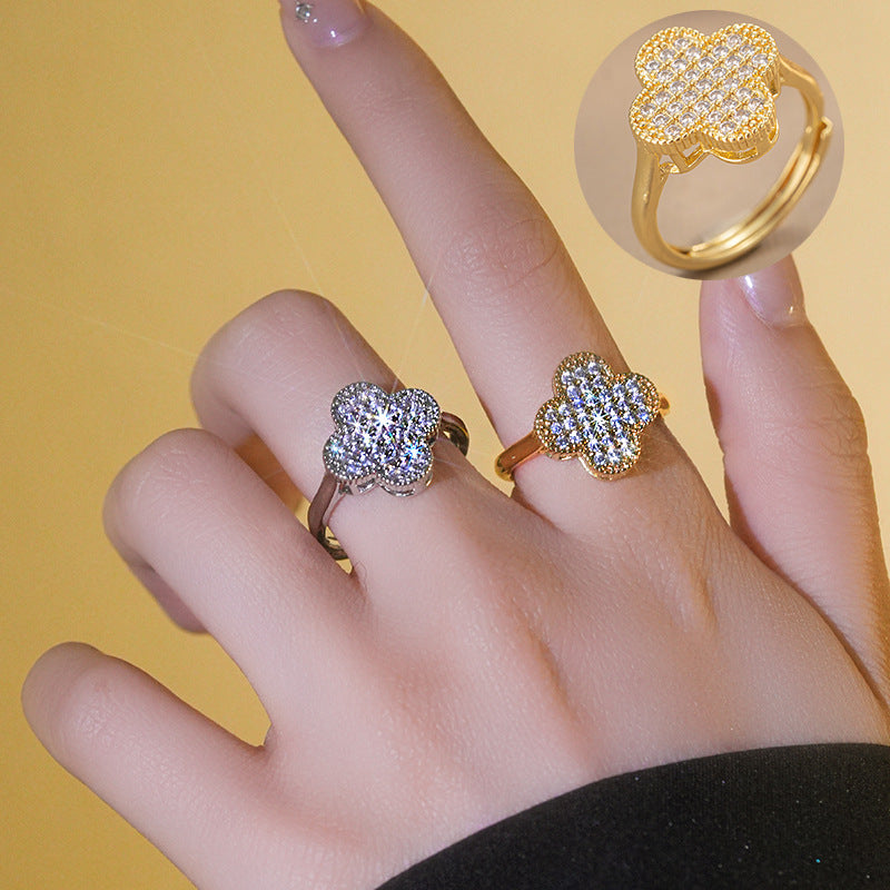 Minimalist Clover-Shaped Copper Ring with Gold Plating and Rhinestone Inlay for Unisex Wear