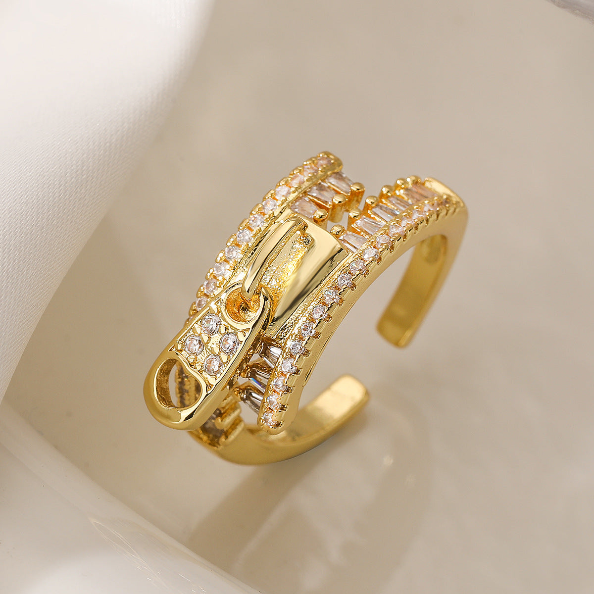 Anello Aperto Geometrico Minimalista da Donna in Ottone con Placcatura in Oro 18K e Intarsio in Zircone