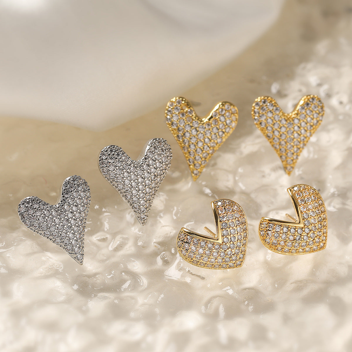 Orecchini a Cuore Minimalisti in Rame con Placcatura in Oro Vero e Zirconi Micro-Incastonati per Donna