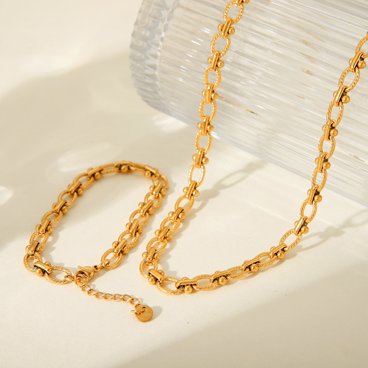 Collana Donna Trendy Artigianale Testurizzata con Motivo Geometrico Acciaio al Titanio Placcato Oro 18K