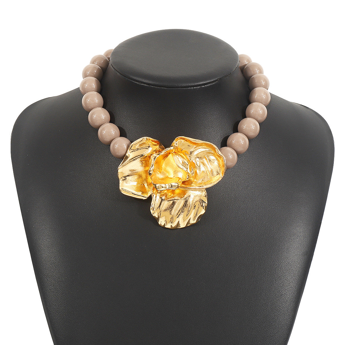 Collar con colgante floral exagerado para mujer con base de aleación Diseño geométrico Acabado galvanizado y detalles de perlas de imitación en cadena de serpiente