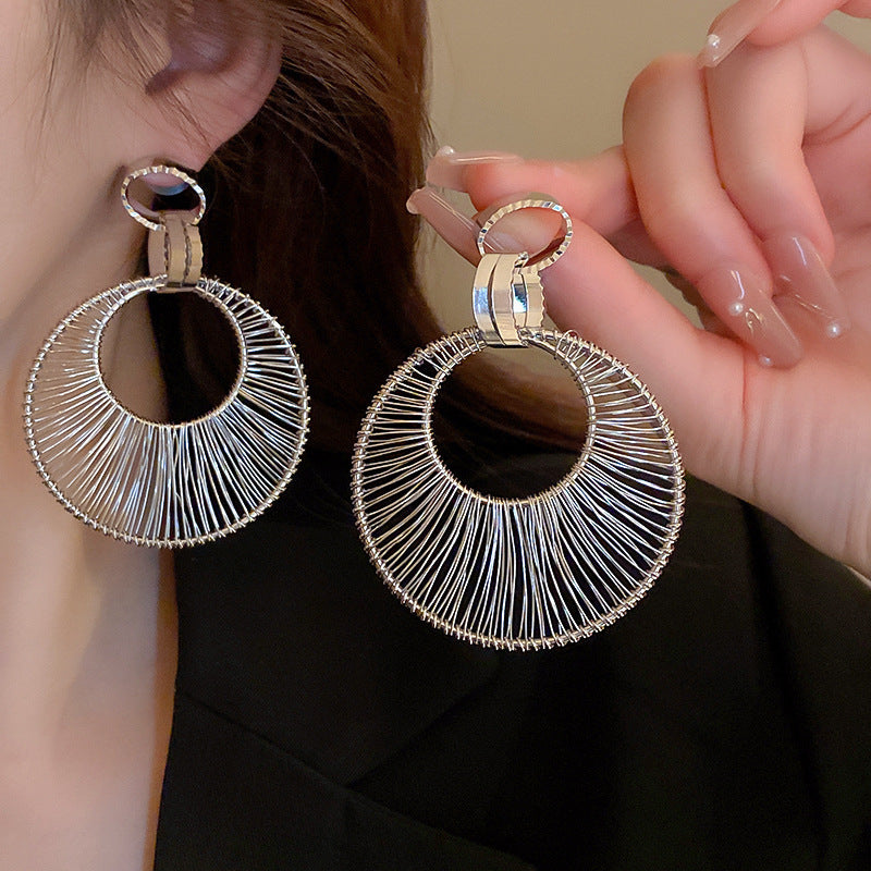 Orecchini a Nappa Geometrici Minimalisti in Metallo Placcato con Perni in Argento Sterling