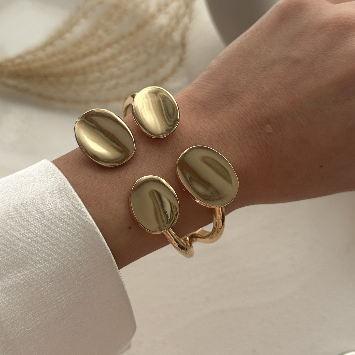 Bracciale aperto placcato in lega geometrica