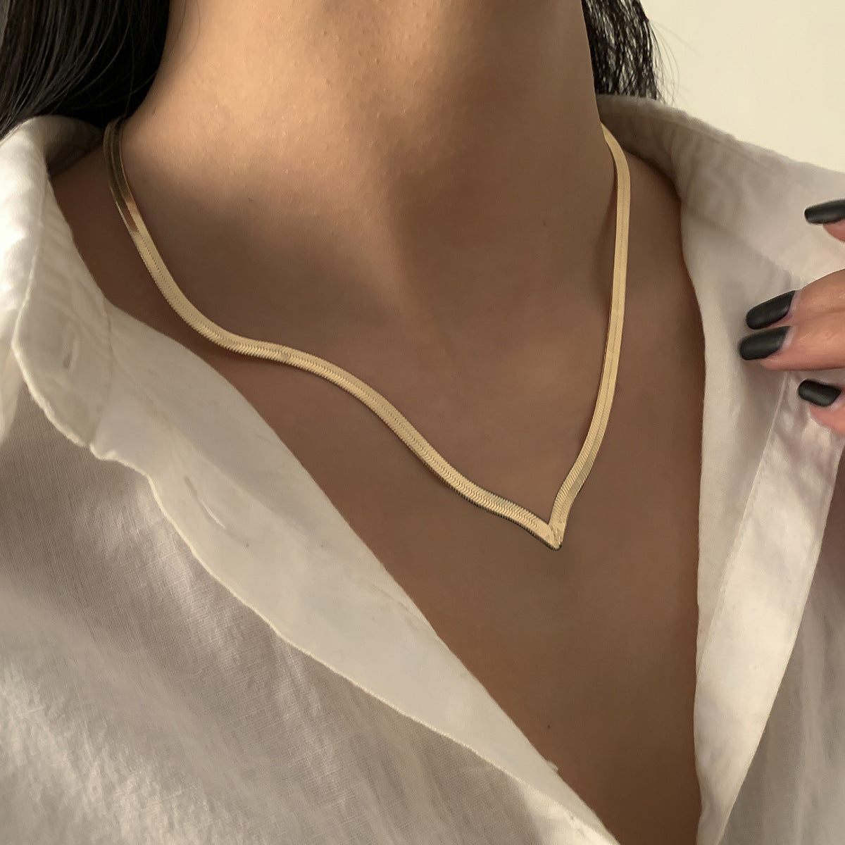 Collar Minimalista con Cadena de Serpiente en Forma de V para Mujer, Colgante Geométrico de Cobre con Acabado Galvanizado