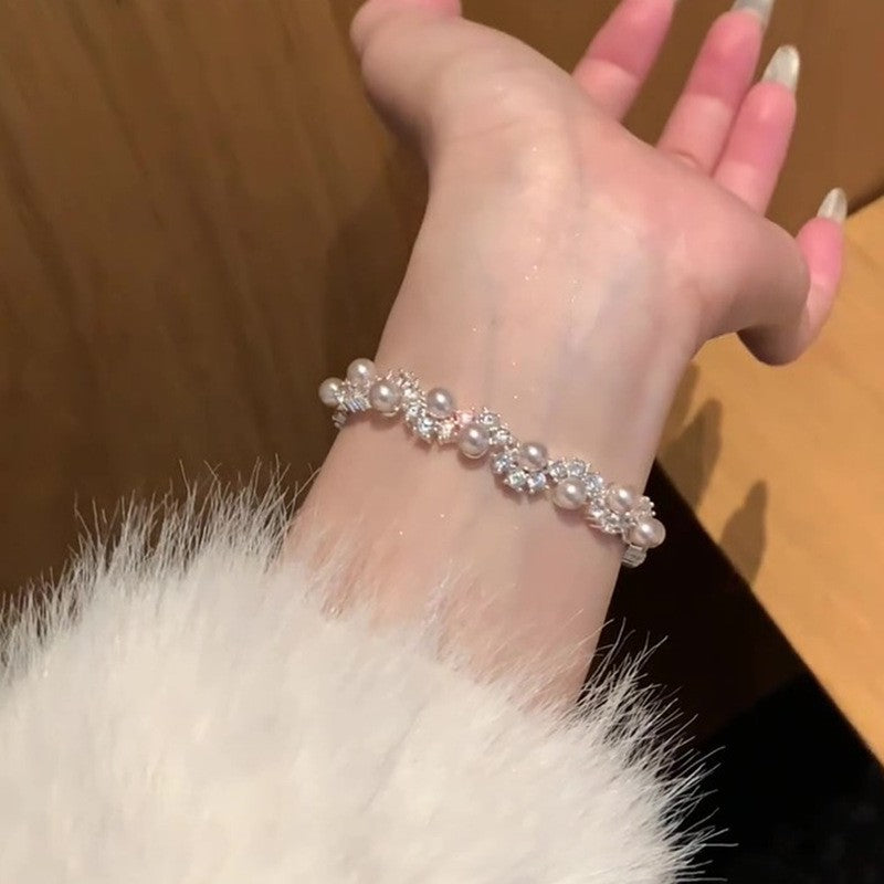 Elegante pulsera geométrica de perlas para mujer con detalles de pedrería, acabado chapado, estilo minimalista para oficina, joyería de lujo para uso diario