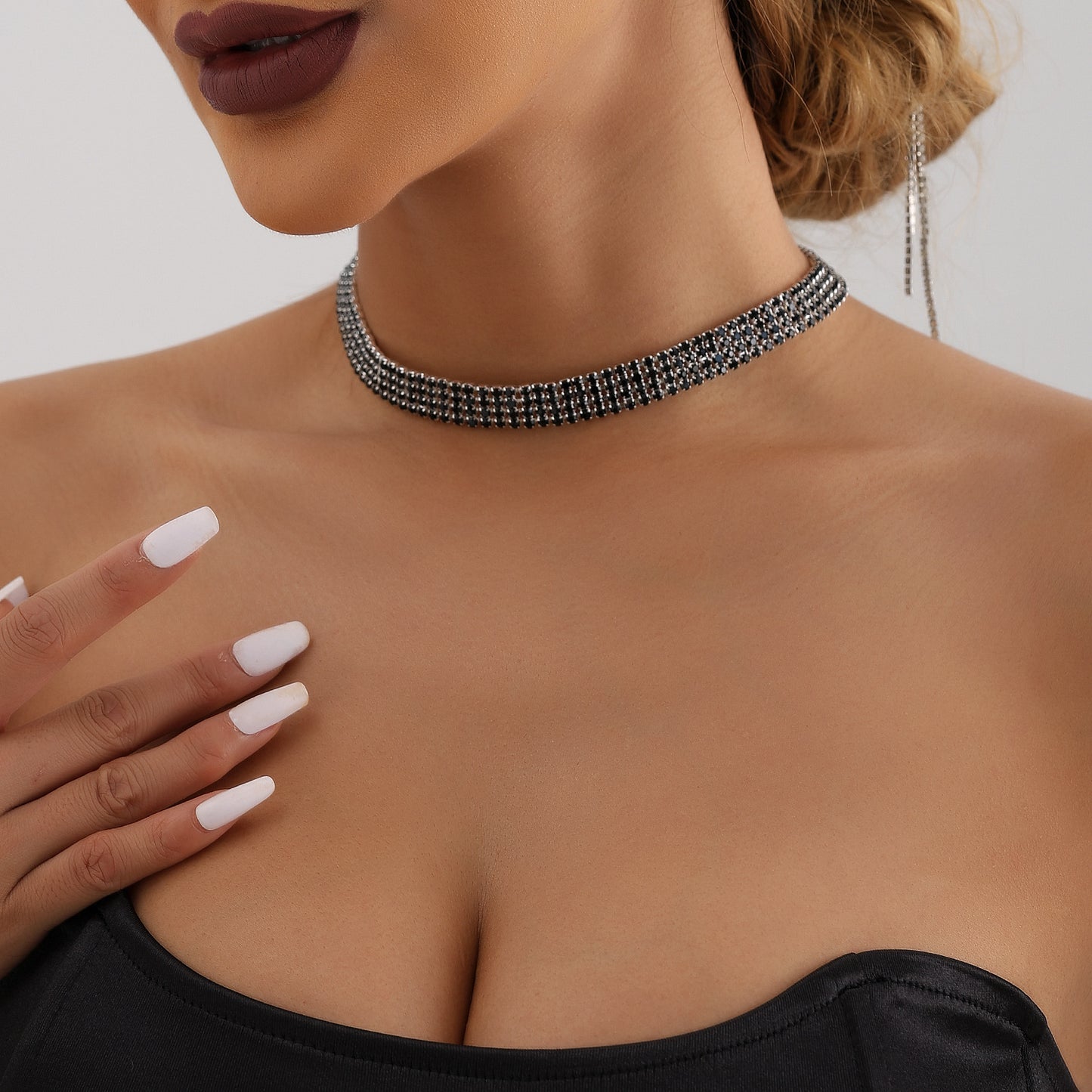 Geometric Style Black Rhinestone-Encrusted Multi-Row Claw-Set Necklace for Women Fashionable Clavicle Chain