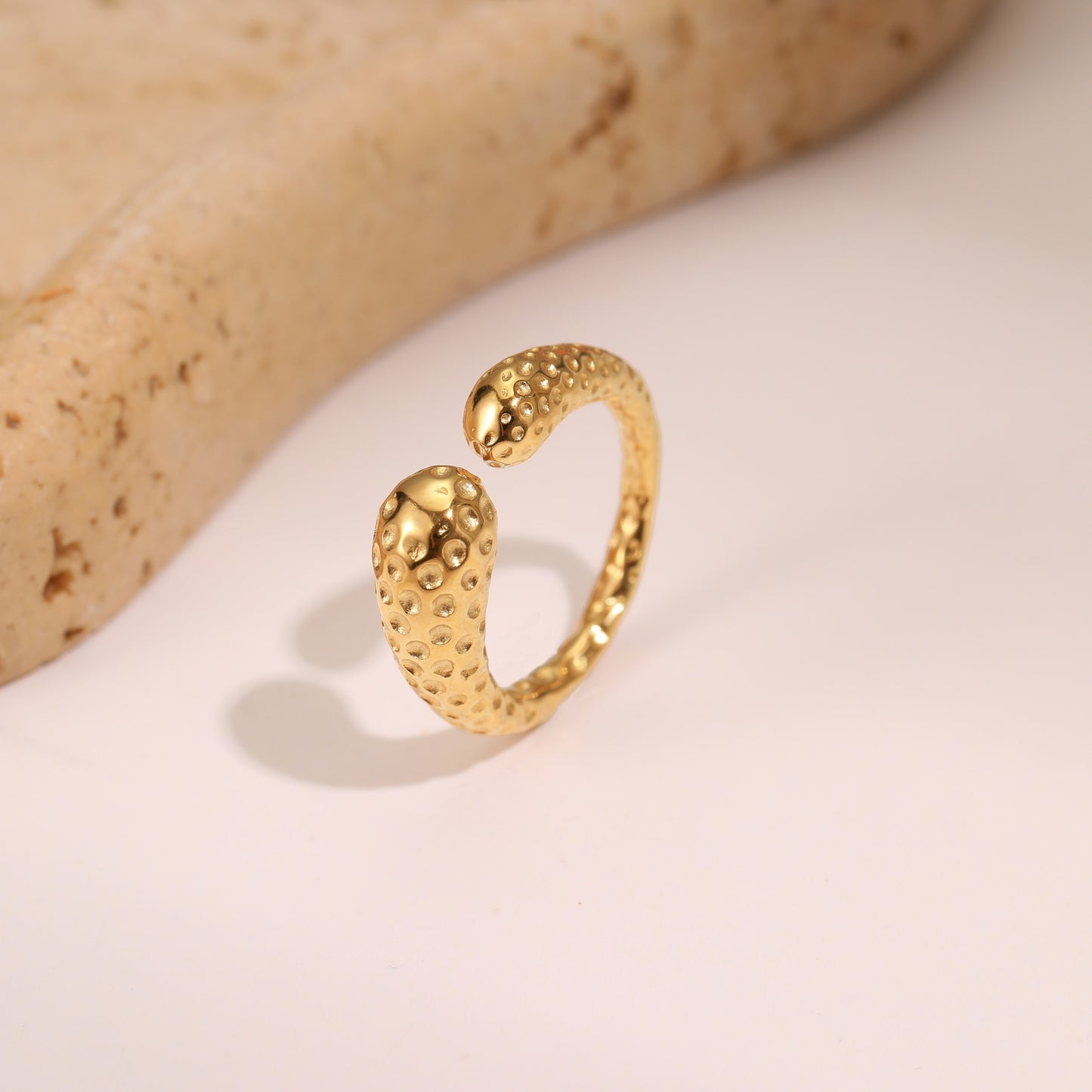 Fashionable Geometric Stainless Steel Bracelet with Gold and Silver Plated Waves for Women