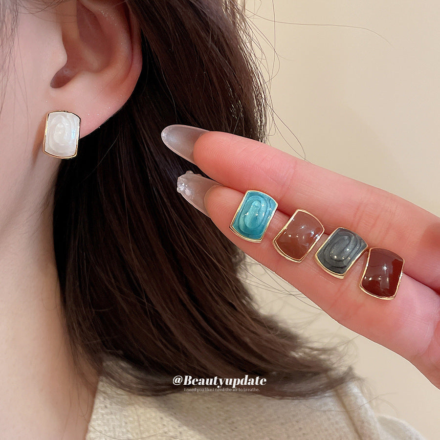 Aretes cuadrados minimalistas modernos de diseño geométrico para mujer con acabado esmaltado y base de aleación