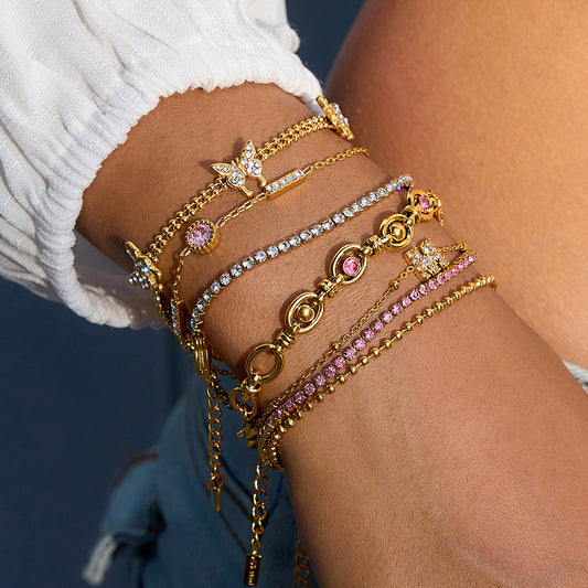 Pulsera de acero inoxidable chapado con mariposa geométrica para mujer con detalles de pedrería Joyas de lujo