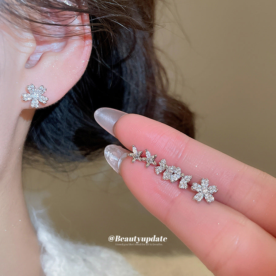 Aretes de Cobre con Baño de Oro en Forma de Corazón con Circonita y Postes de Acero Inoxidable, de Lujo, para Mujer