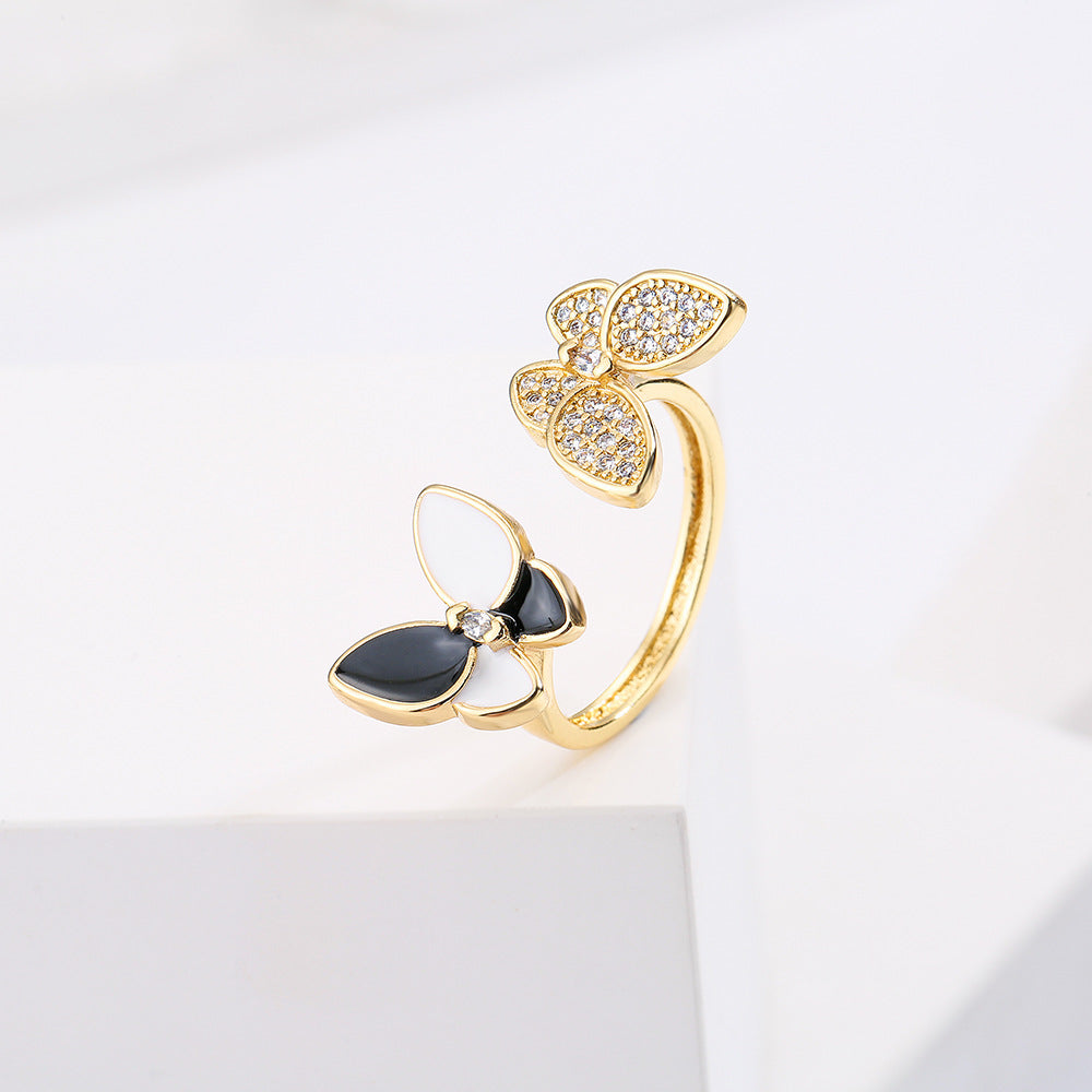 Anello Minimalista a Forma di Farfalla in Rame Placcato Oro 18K con Accenti di Zirconi Micro-Pave per Donna