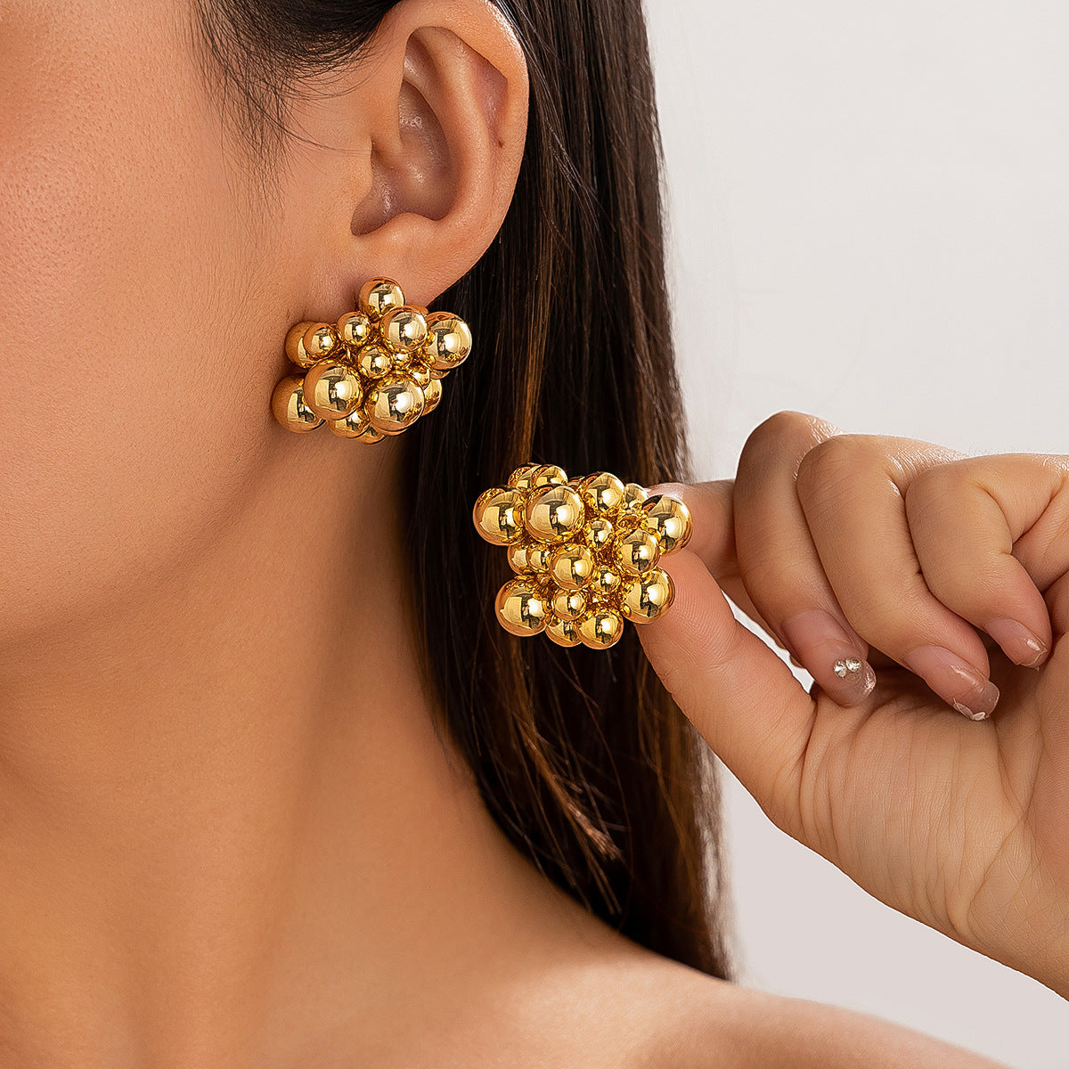 Pendientes de tuerca geométricos minimalistas de resina para mujer con postes de acero inoxidable y acabado chapado